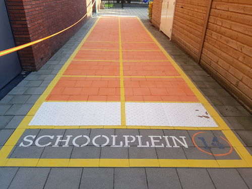 Schoolplein speciaal voor kinderen met visuele beperking