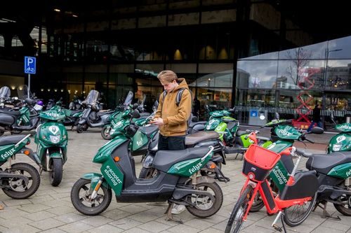 Vergunning voor zes deelvervoerders in Rotterdam