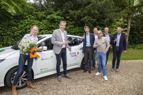 Oranje Fonds krijgt een Buurauto