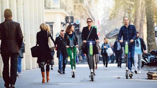 Parijs in de bres voor voetganger