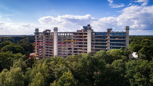Cementloze betonstraatstenen toegepast in twee grote projecten