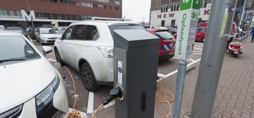 Versnelde uitbreiding laadnetwerk in Rotterdam