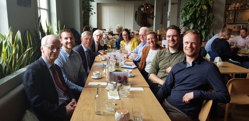 ‘Jonge en oude professionals leren van elkaar’